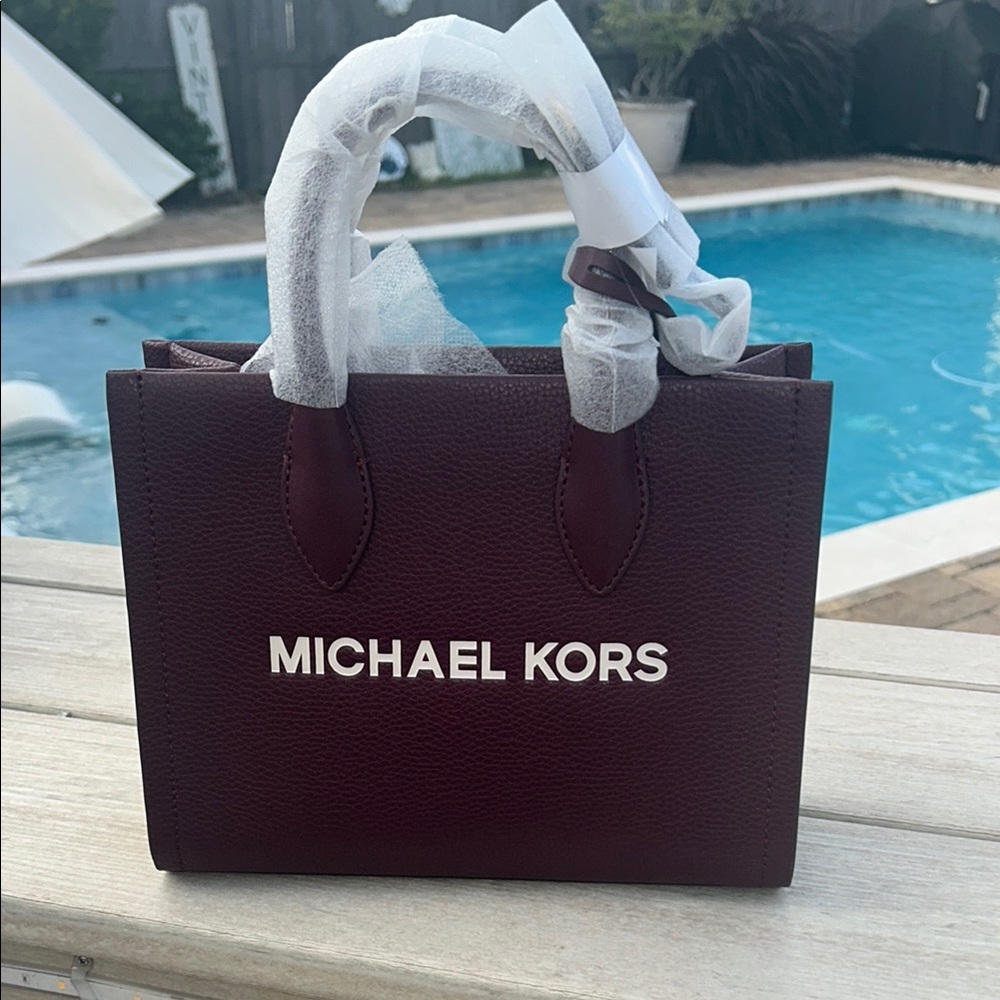 Michael Kors NWT  Small Top Zip Tote Bag